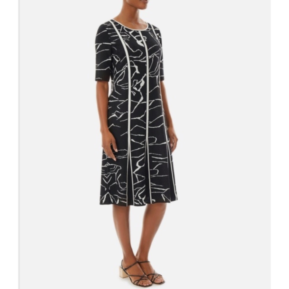 NWT New Ming Wang Black and White Abstract Print Pleated Soft Knit Dress Size S - Picture 1 of 5